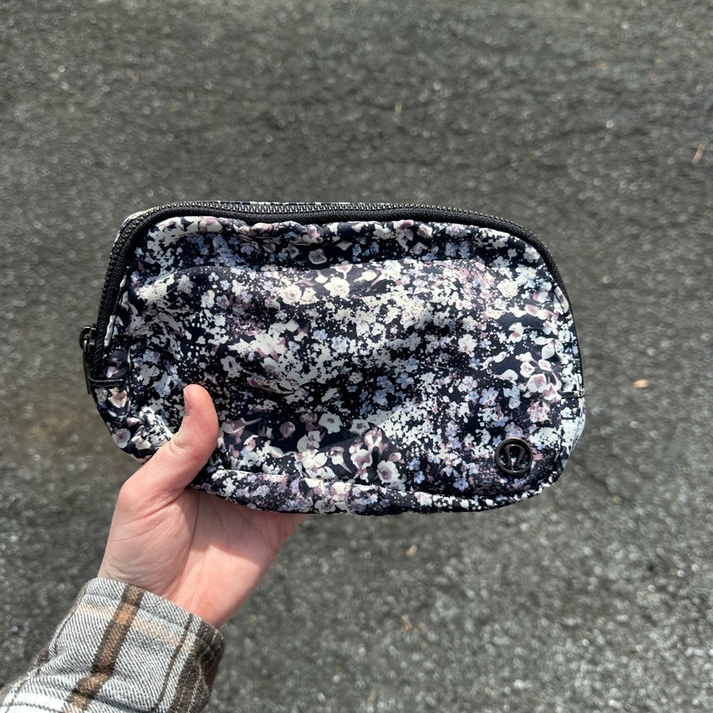 RARE/OG lululemon belt bag